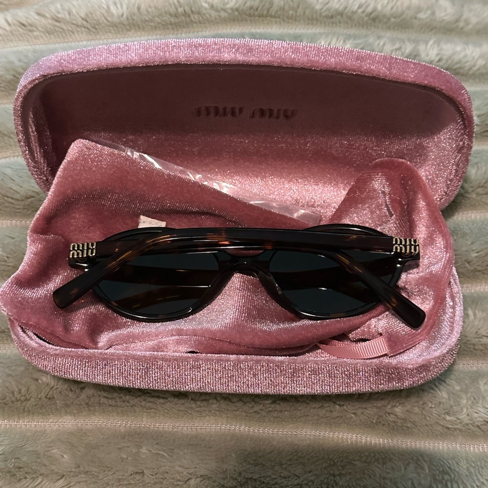 Miu Miu Regard oval sunglasses - Picture 6 of 10